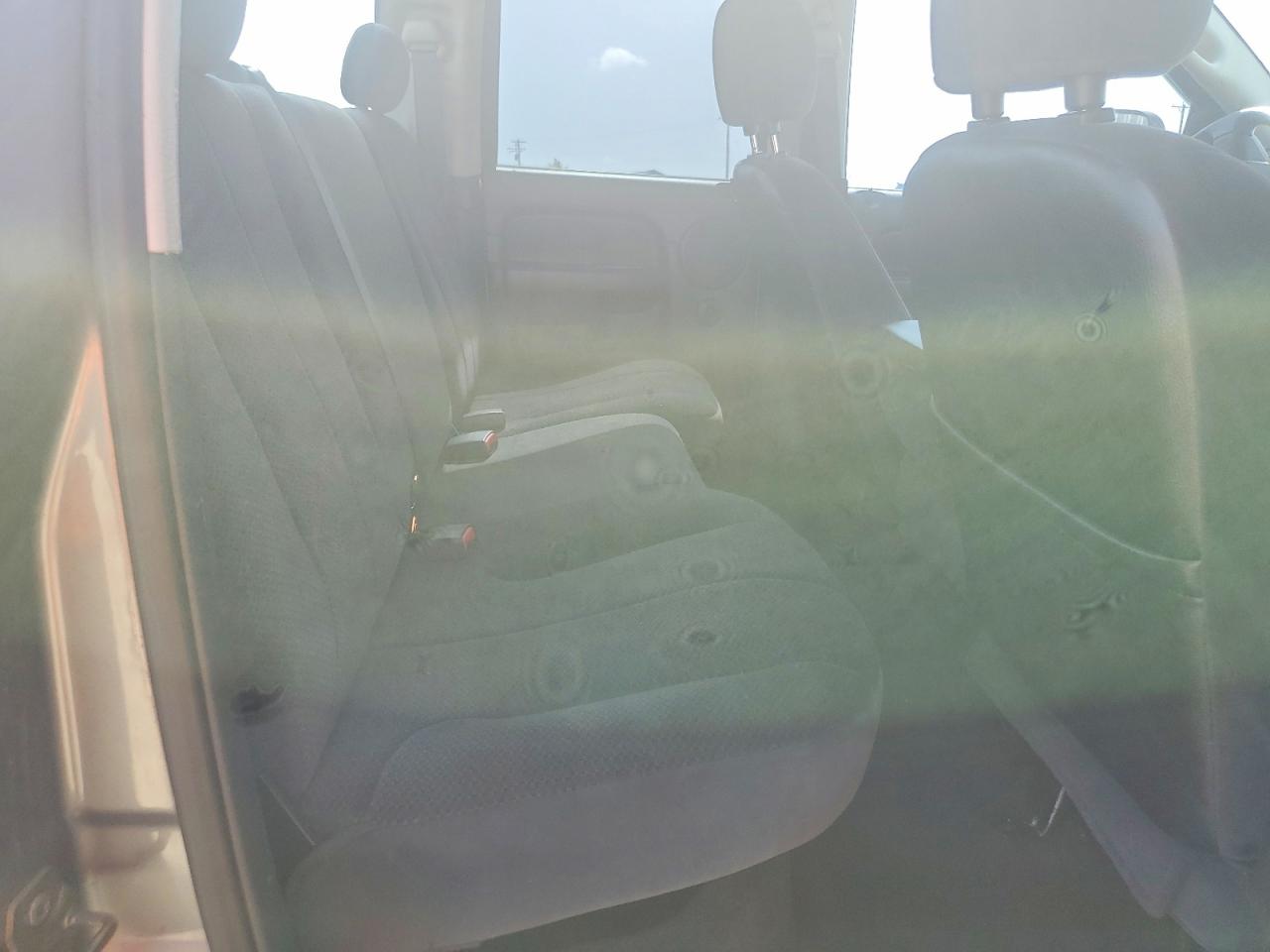 2005 Dodge Ram 1500 St Серебряный vin: 1D7HU18N45J625926