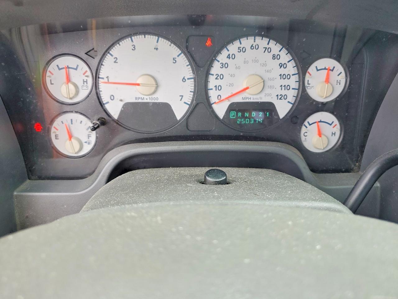 2006 Dodge Ram 1500 St Red vin: 1D7HU18N56S670904