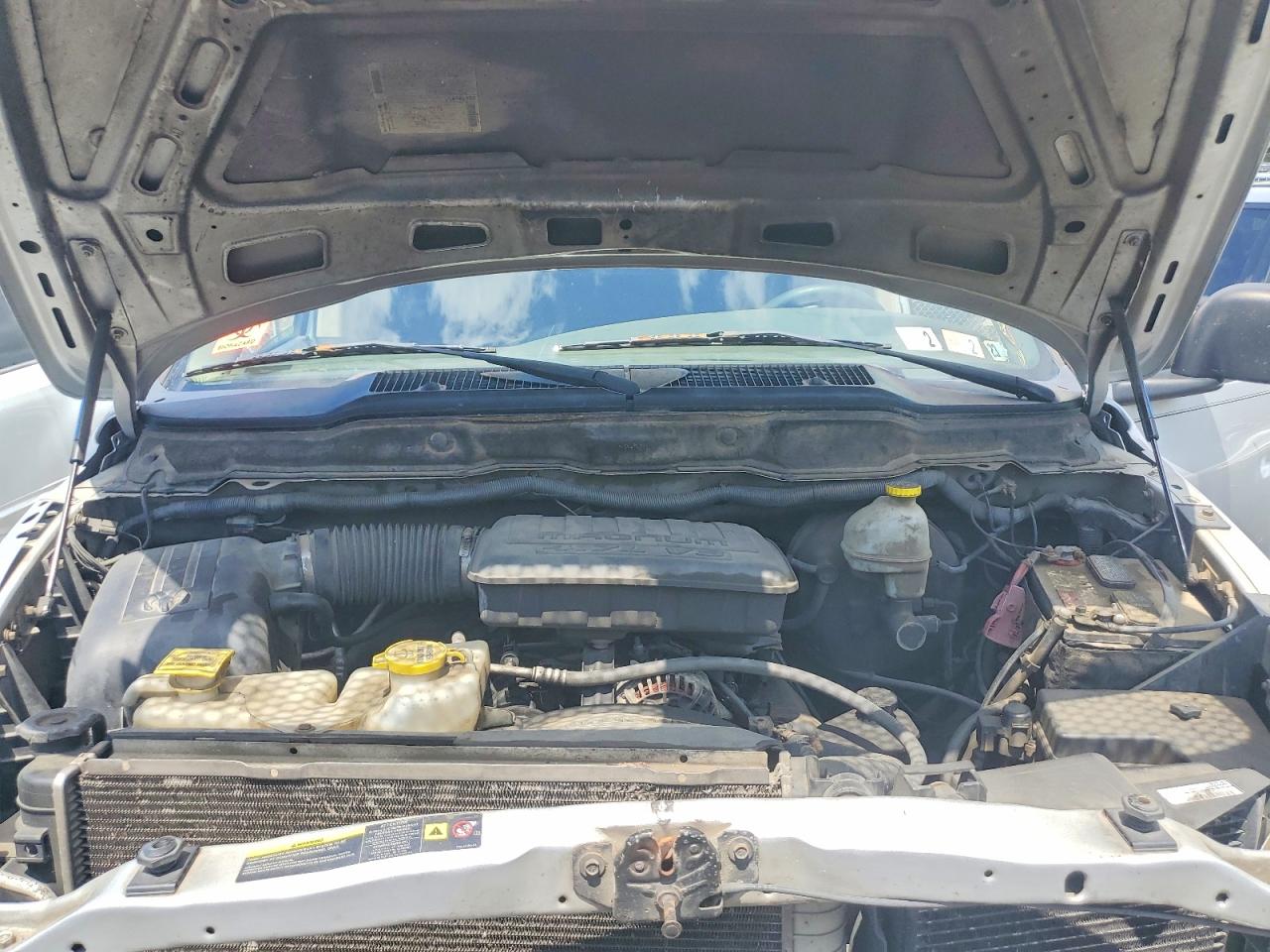 2005 Dodge Ram 1500 Серый vin: 1D7HU18N65S211380