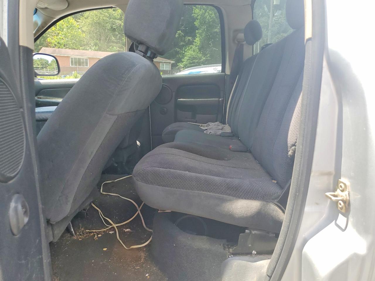 2005 Dodge Ram 1500 Серый vin: 1D7HU18N65S211380