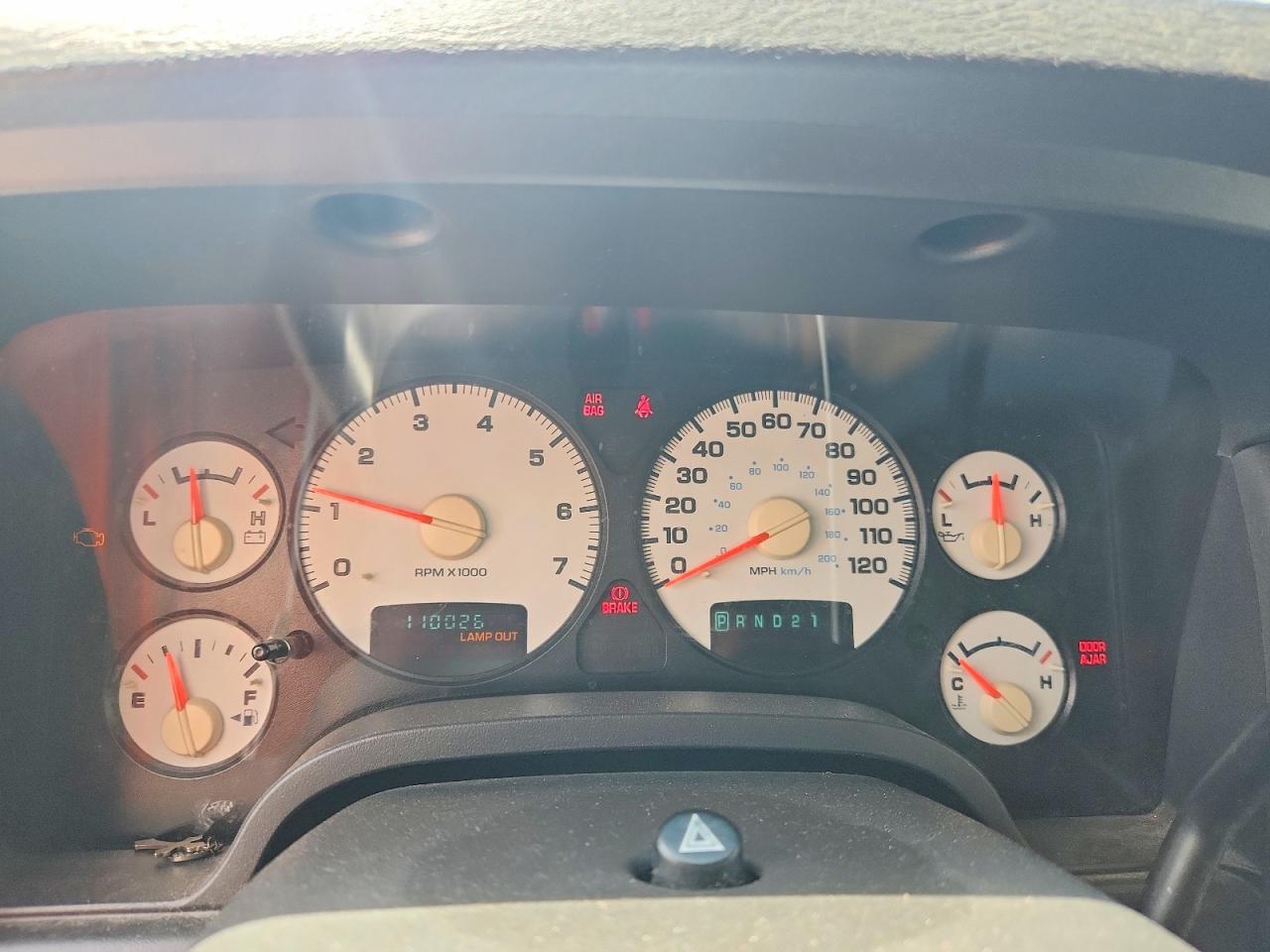 2002 Dodge Ram 1500 Серебряный vin: 1D7HU18N82S662144