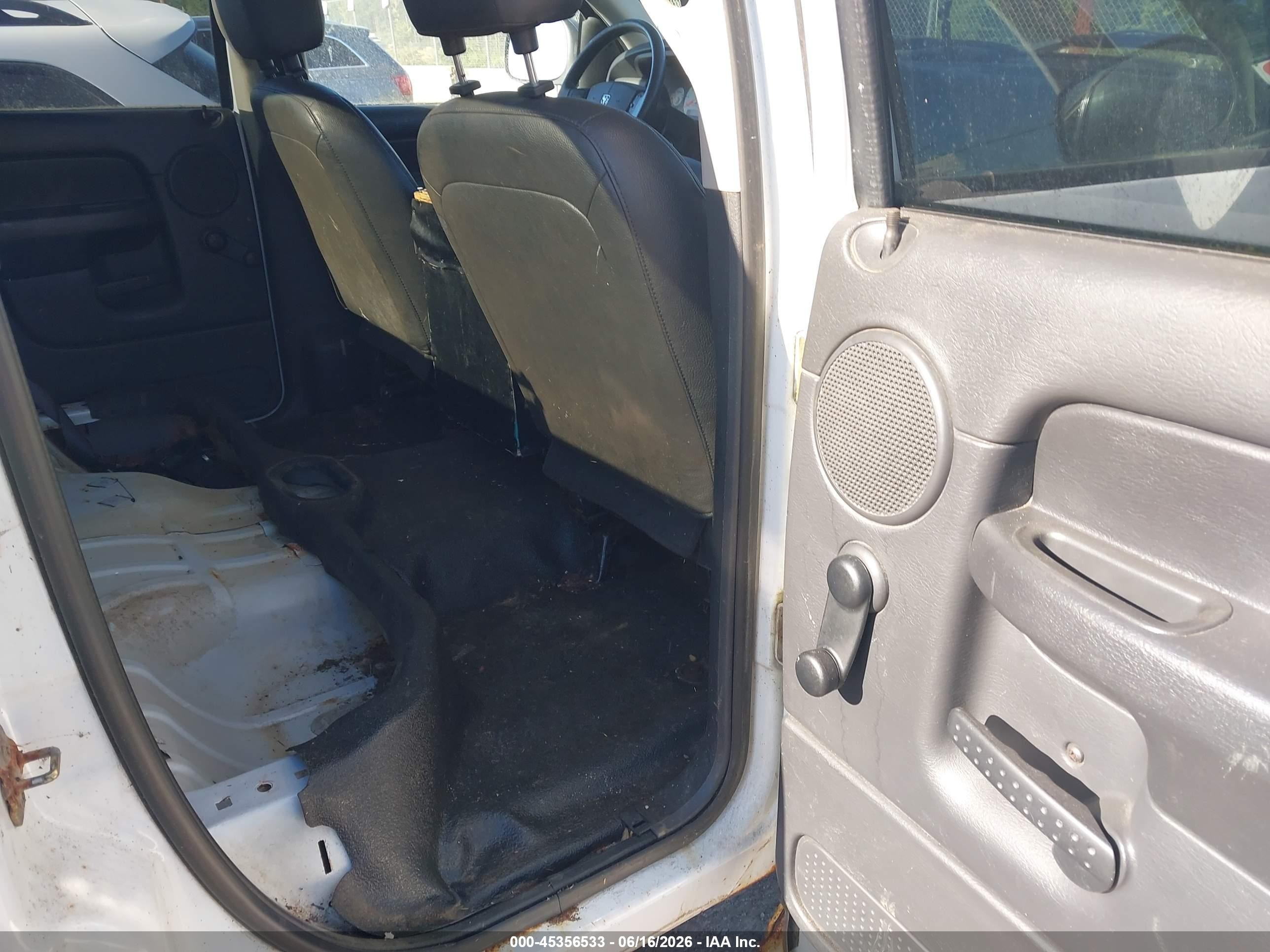 2005 Dodge Ram 1500 St White vin: 1D7HU18N85S353018