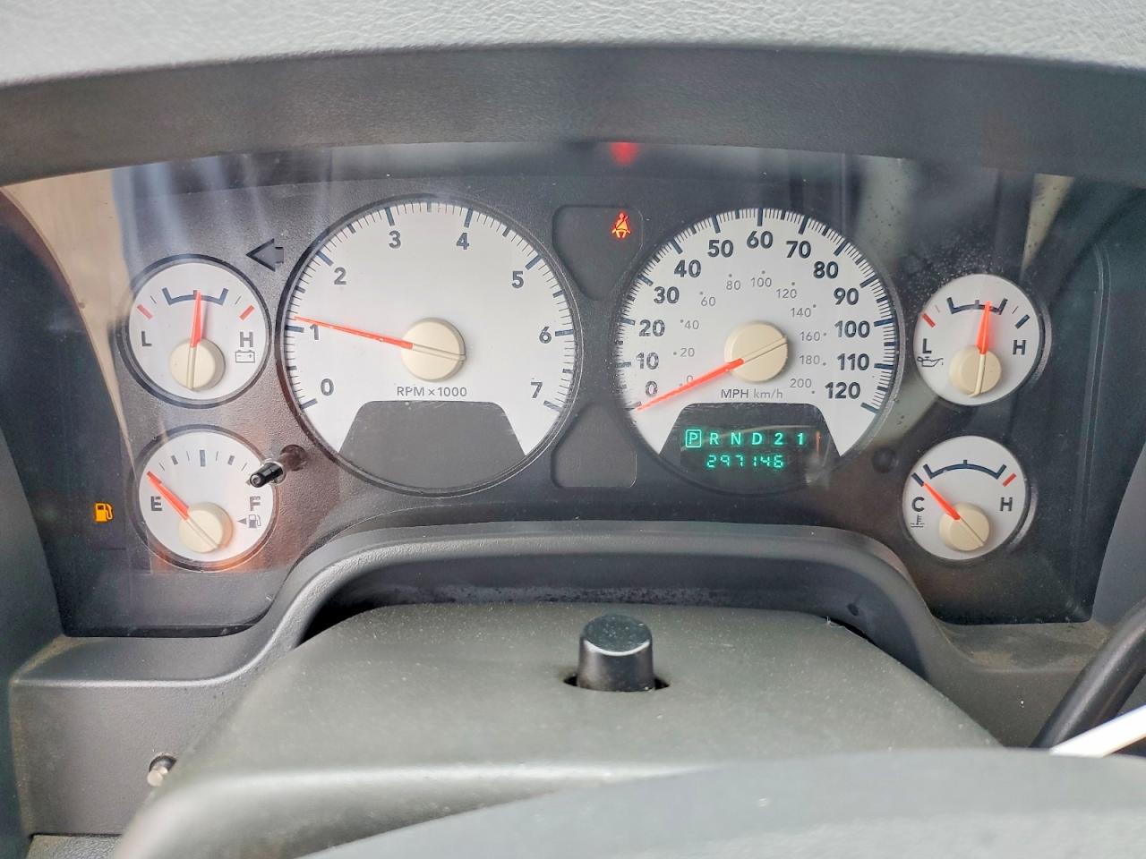 2007 Dodge Ram 1500 St Red vin: 1D7HU18P47S136330