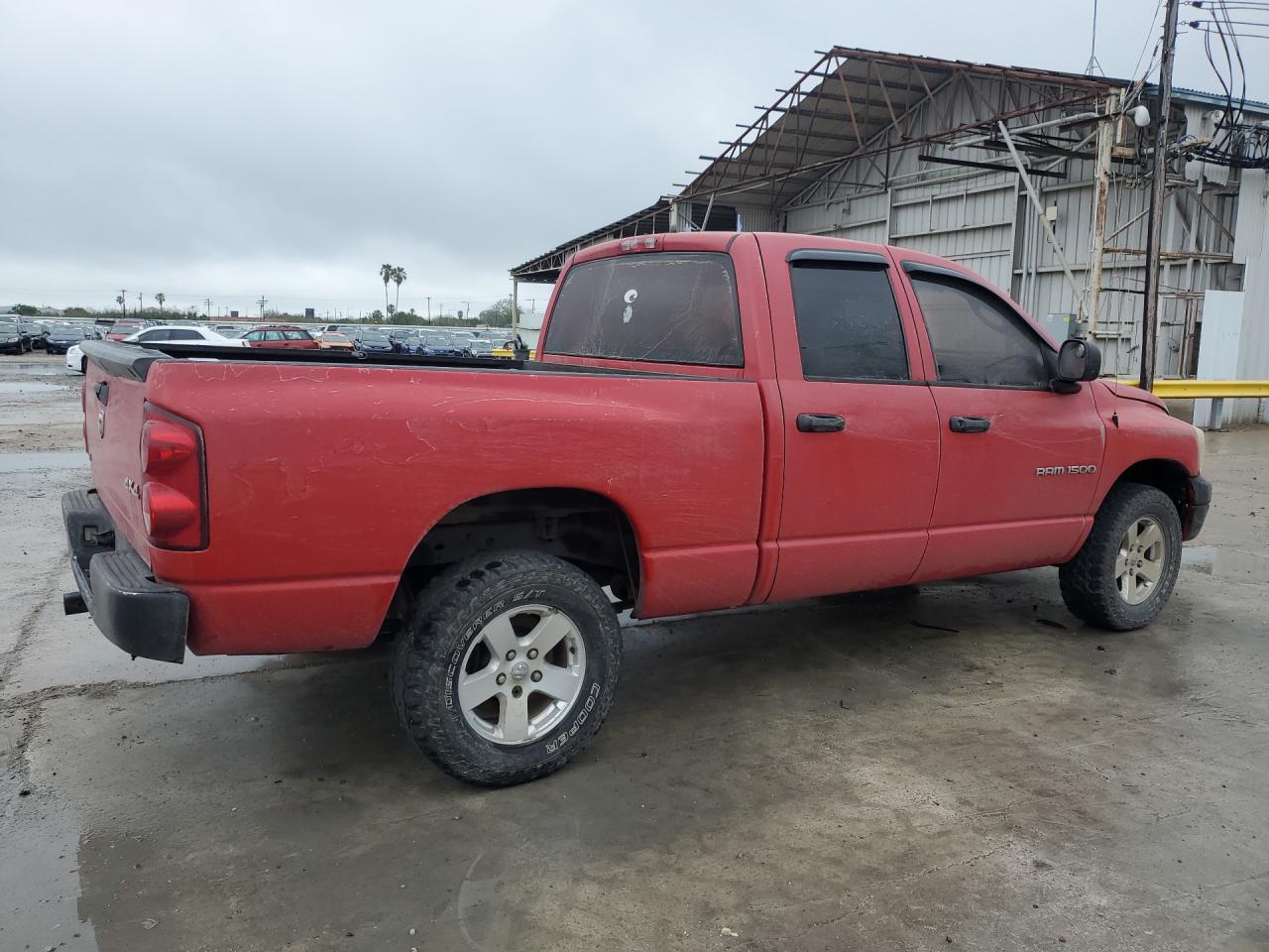 2007 Dodge Ram 1500 St Red vin: 1D7HU18P47S136330 Damage: Right Rear Door, Heavy Scratch, > 12 Inches
