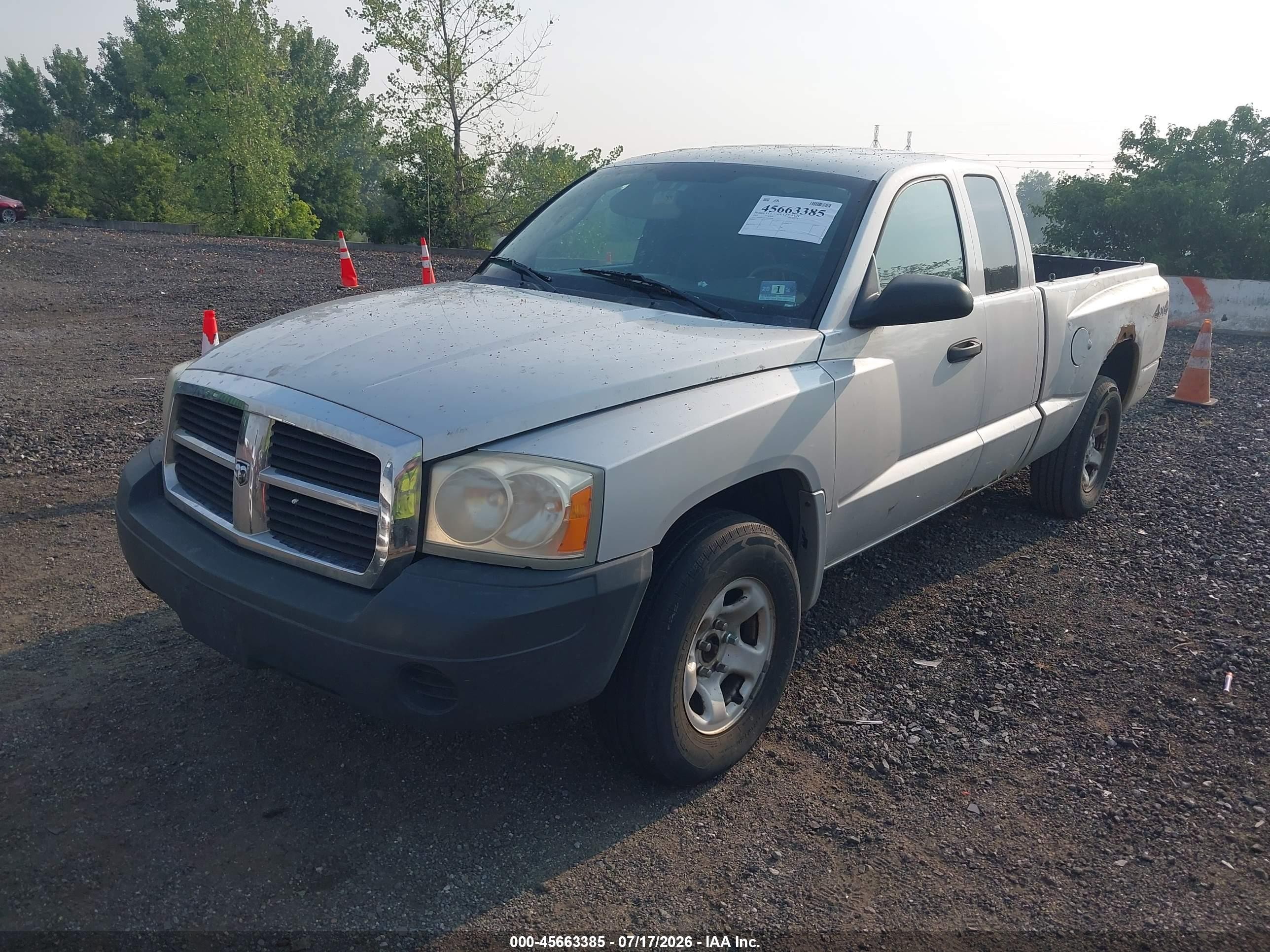 2005 Dodge Dakota St Silver vin: 1D7HW22K35S177476