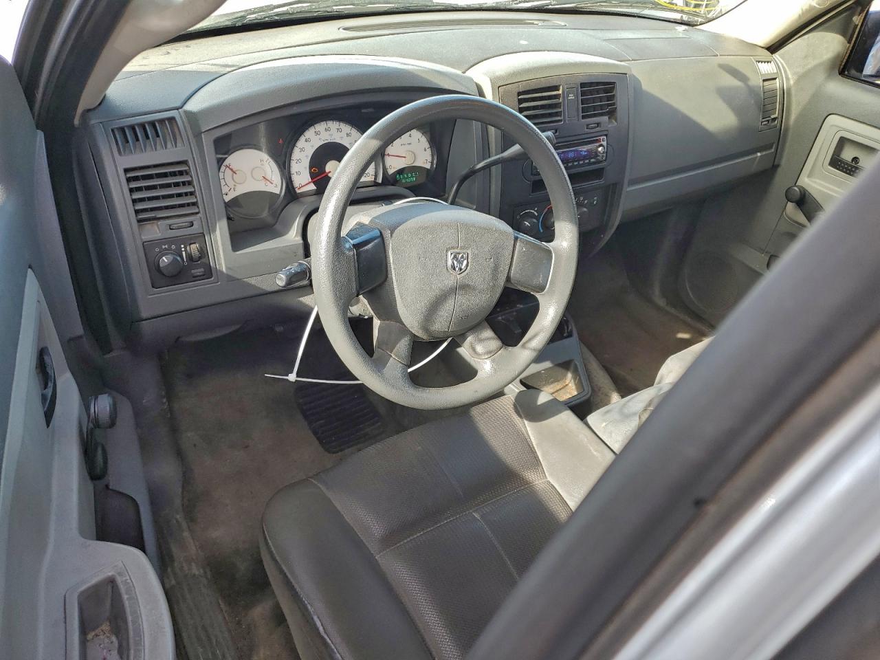 2005 Dodge Dakota St Silver vin: 1D7HW22K45S257093