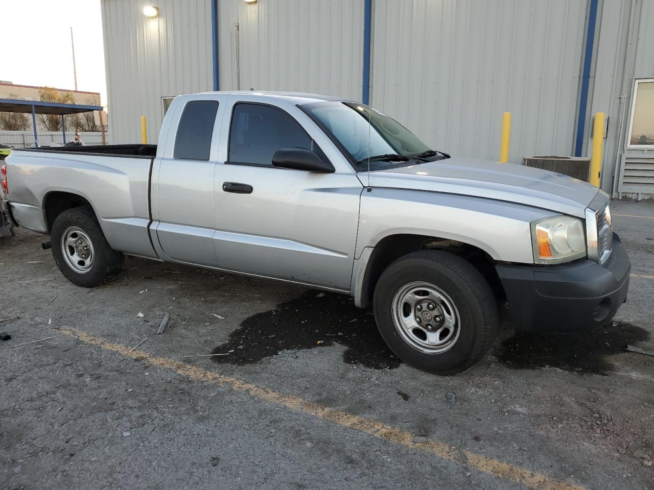 2005 Dodge Dakota St Silver vin: 1D7HW22K45S257093