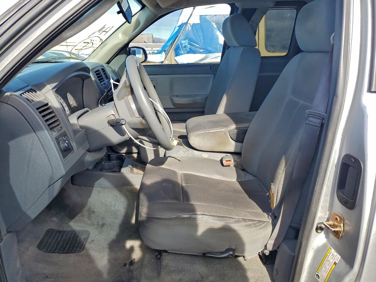 2005 Dodge Dakota St Silver vin: 1D7HW22K45S257093