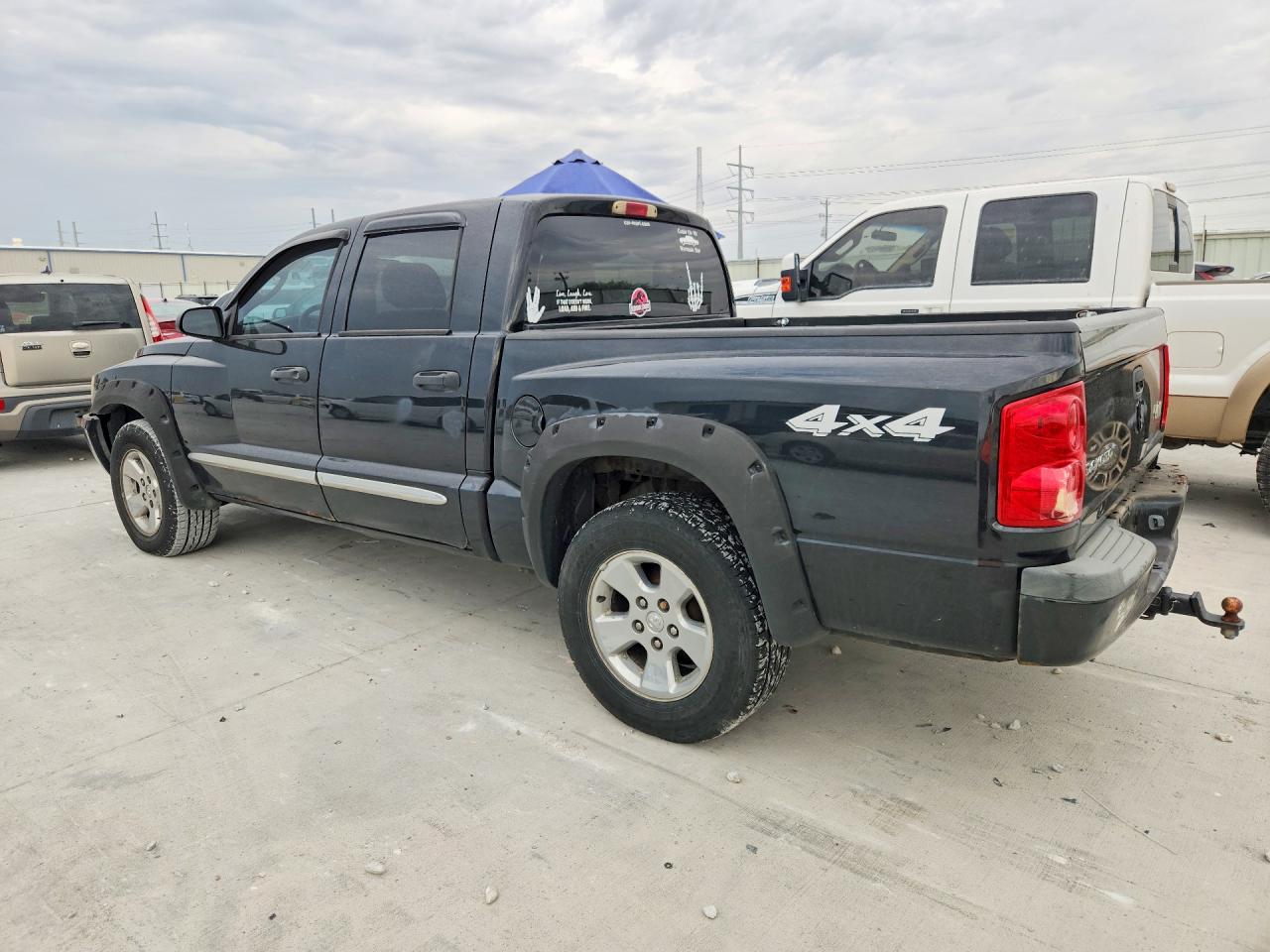 2007 Dodge Dakota Quad Black vin: 1D7HW28K57S148135