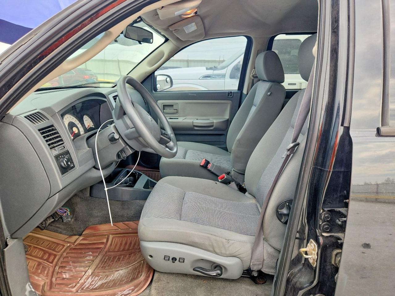 2007 Dodge Dakota Quad Black vin: 1D7HW28K57S148135