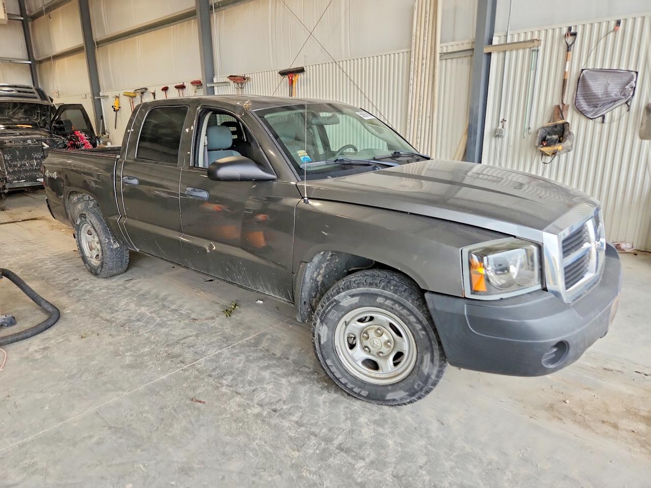 2005 Dodge Dakota Quad Black vin: 1D7HW28NX5S226514