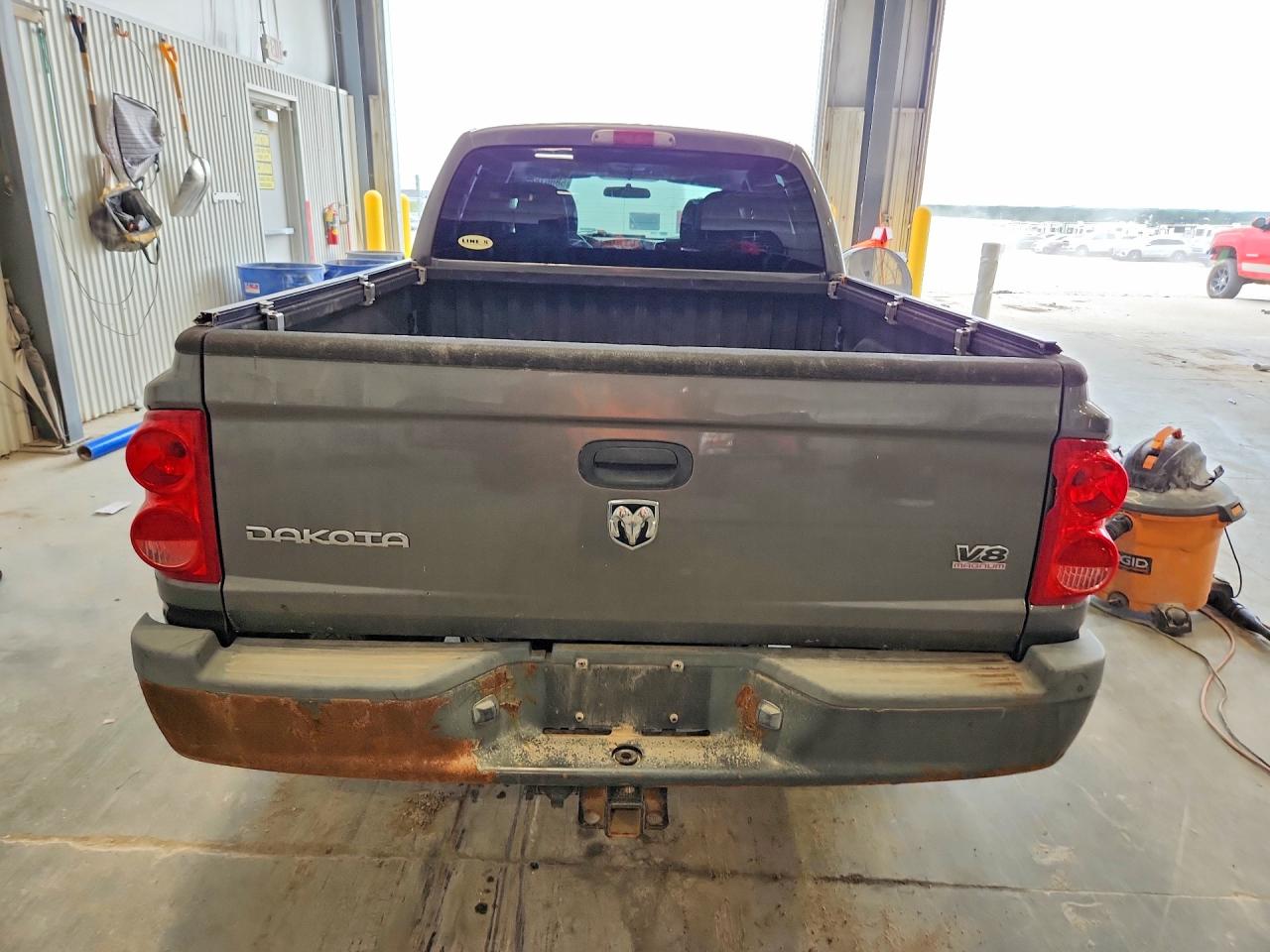 2005 Dodge Dakota Quad Black vin: 1D7HW28NX5S226514