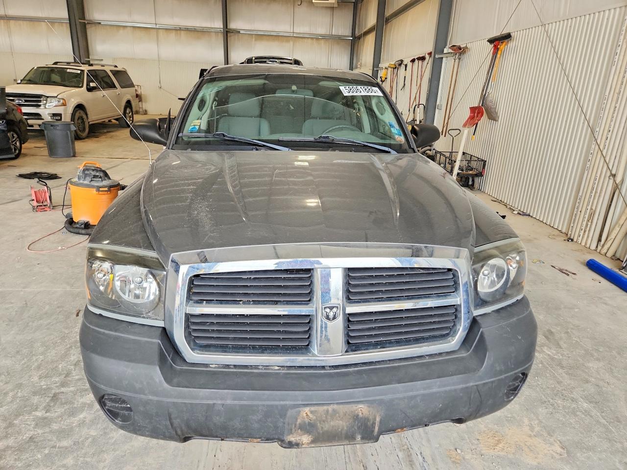 2005 Dodge Dakota Quad Black vin: 1D7HW28NX5S226514