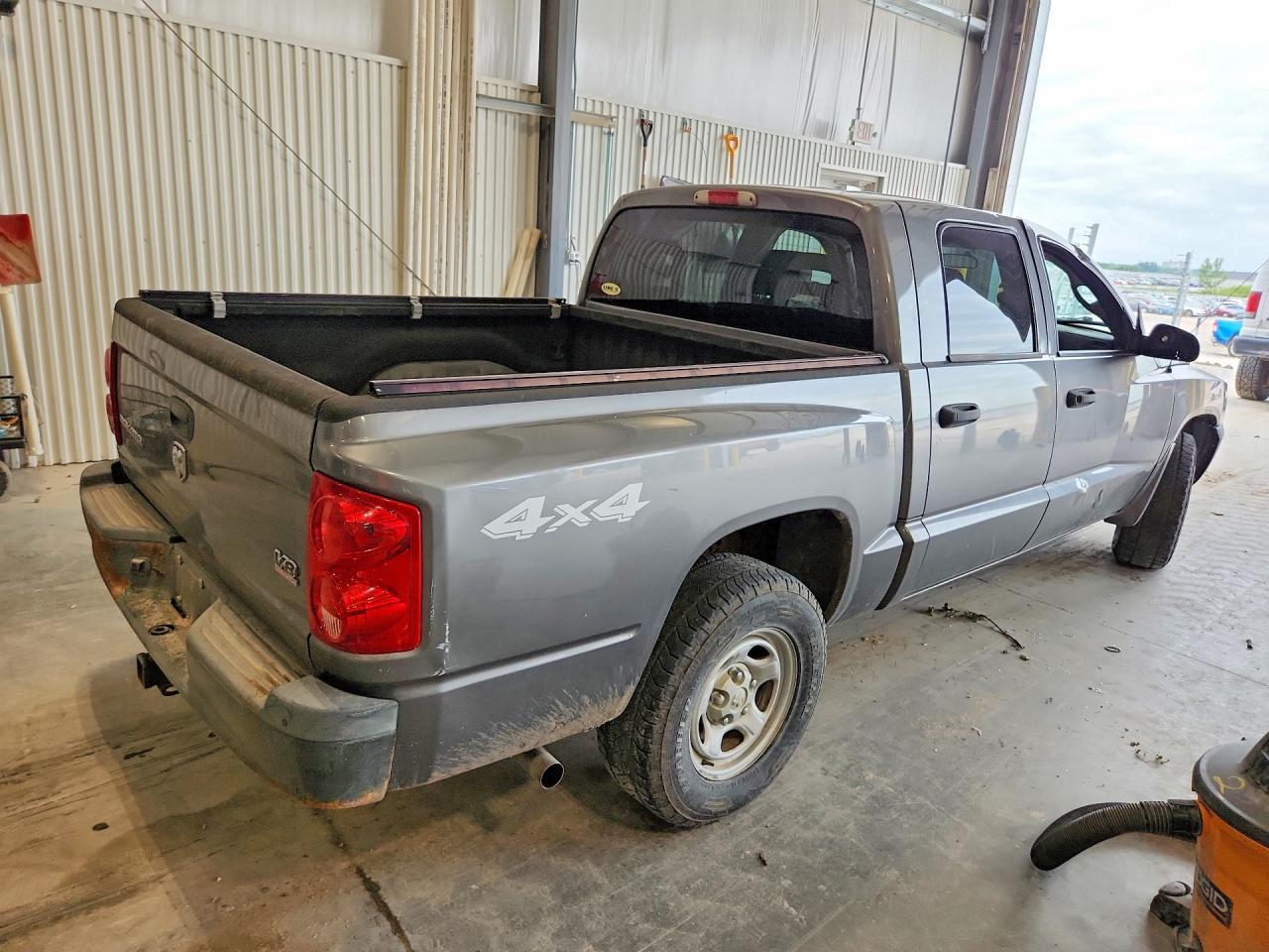 2005 Dodge Dakota Quad Black vin: 1D7HW28NX5S226514