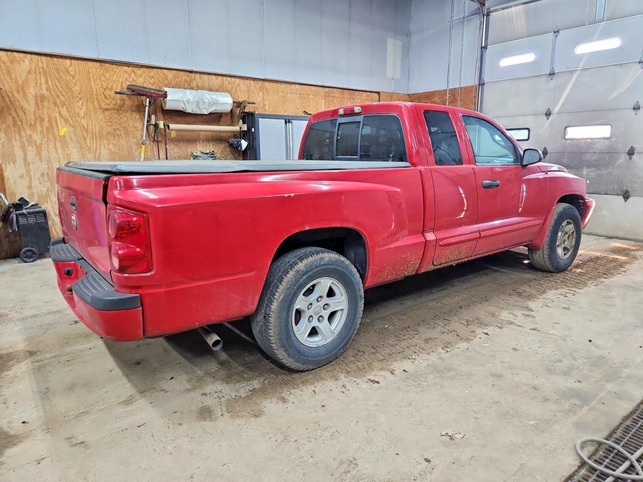2005 Dodge Dakota Red vin: 1D7HW42N85S156354