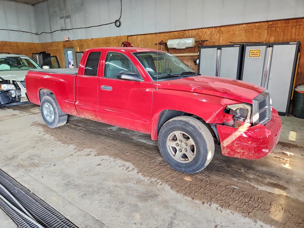 2005 Dodge Dakota Red vin: 1D7HW42N85S156354