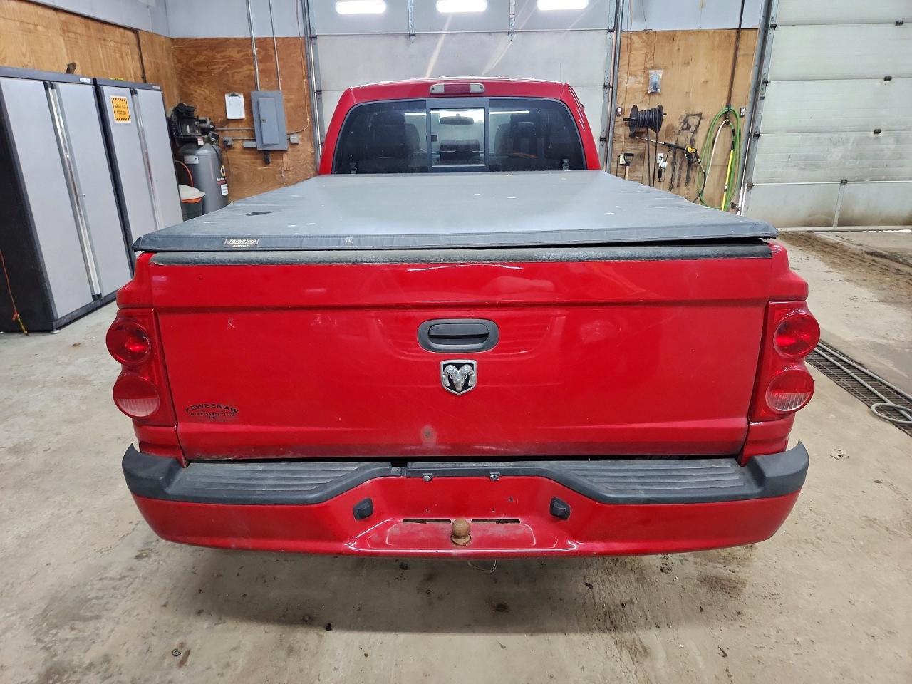 2005 Dodge Dakota Red vin: 1D7HW42N85S156354