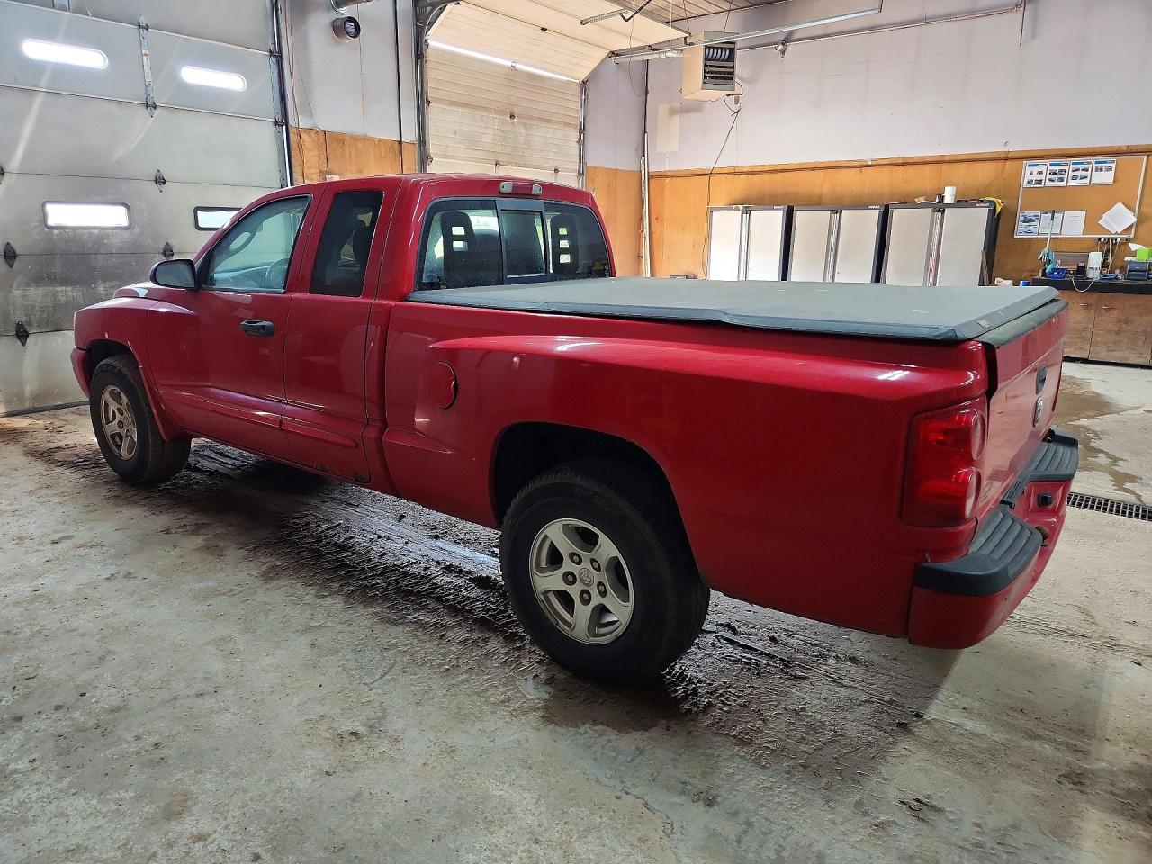 2005 Dodge Dakota Red vin: 1D7HW42N85S156354