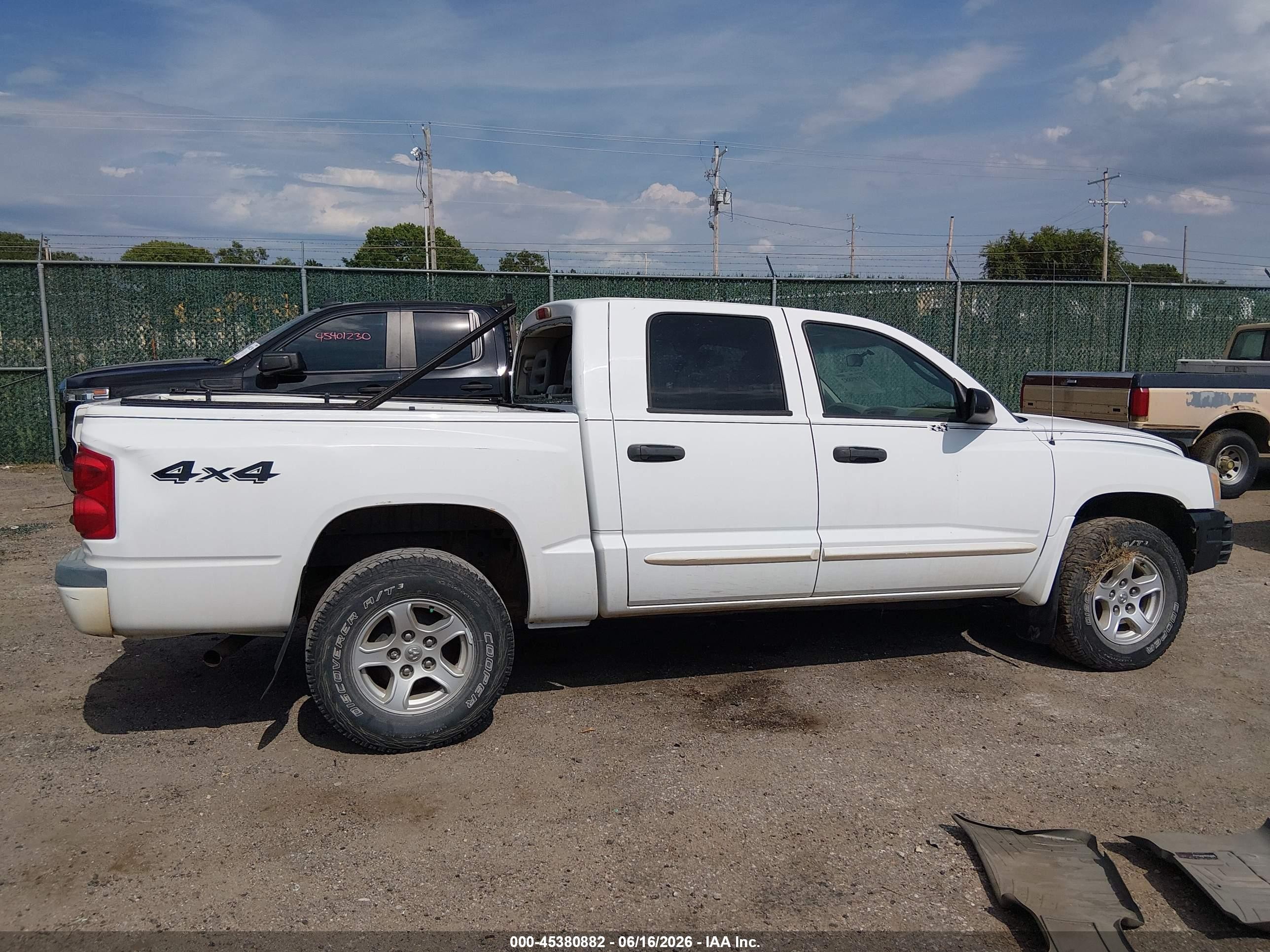2005 Dodge Dakota Slt White vin: 1D7HW48N35S298019