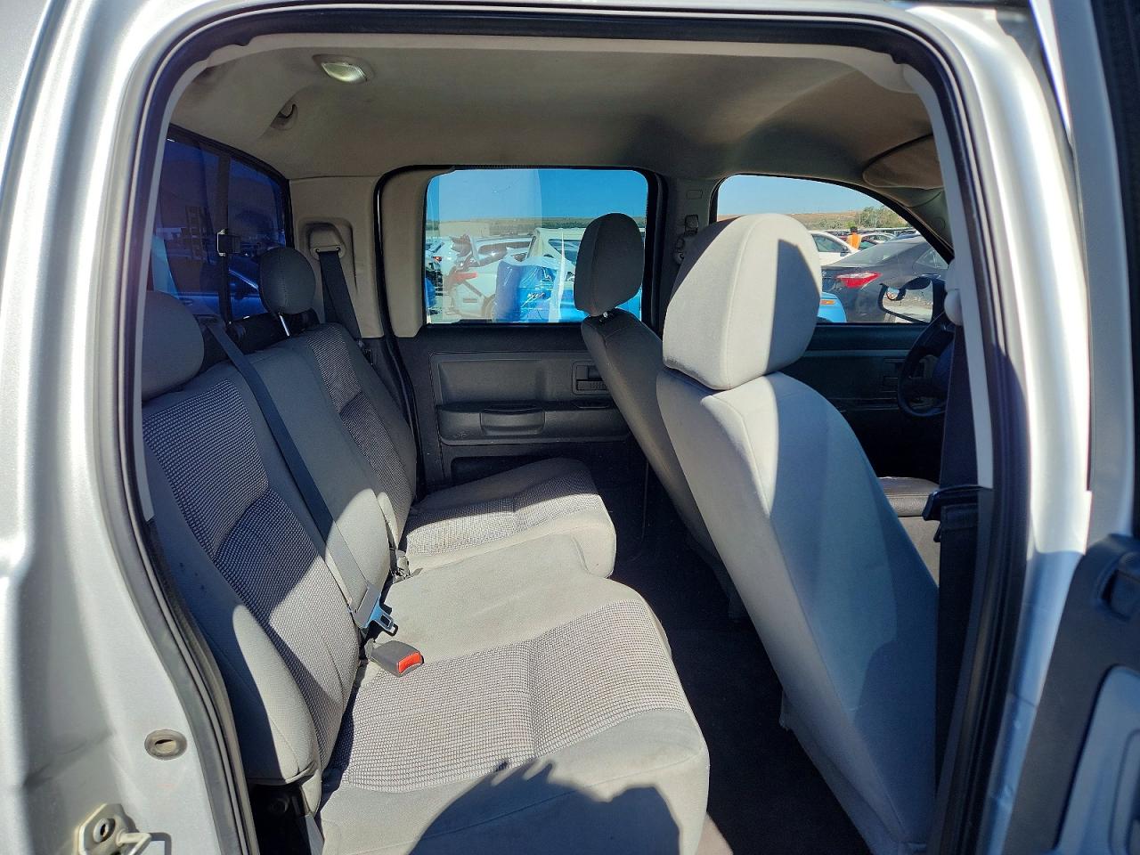 2008 Dodge Dakota Quad Slt Silver vin: 1D7HW48N88S560573
