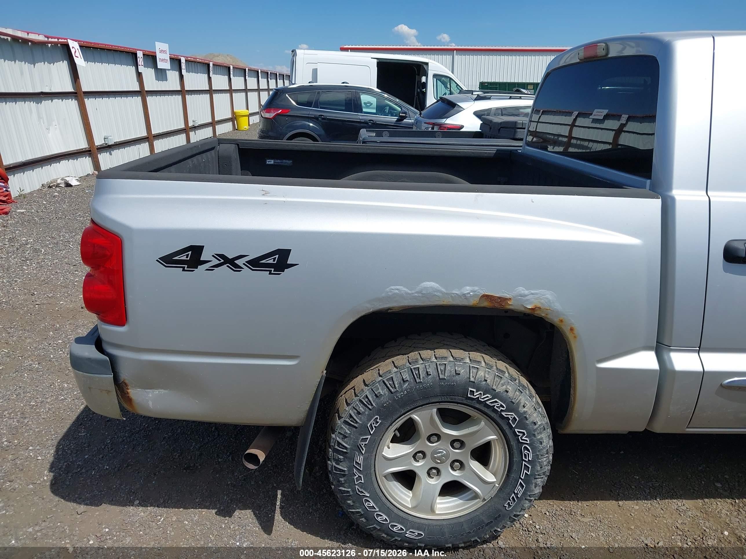 2006 Dodge Dakota Laramie Silver vin: 1D7HW58N36S589580
