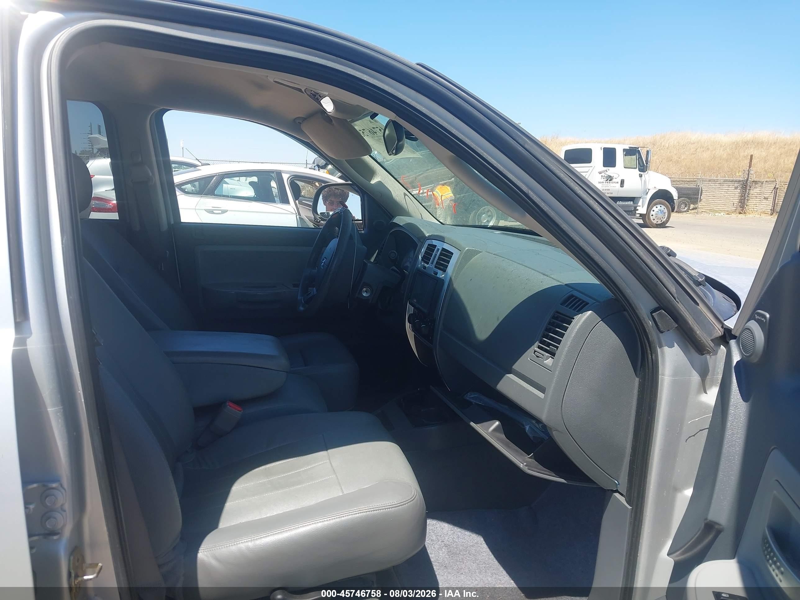 2005 Dodge Dakota Laramie Silver vin: 1D7HW58N45S214604
