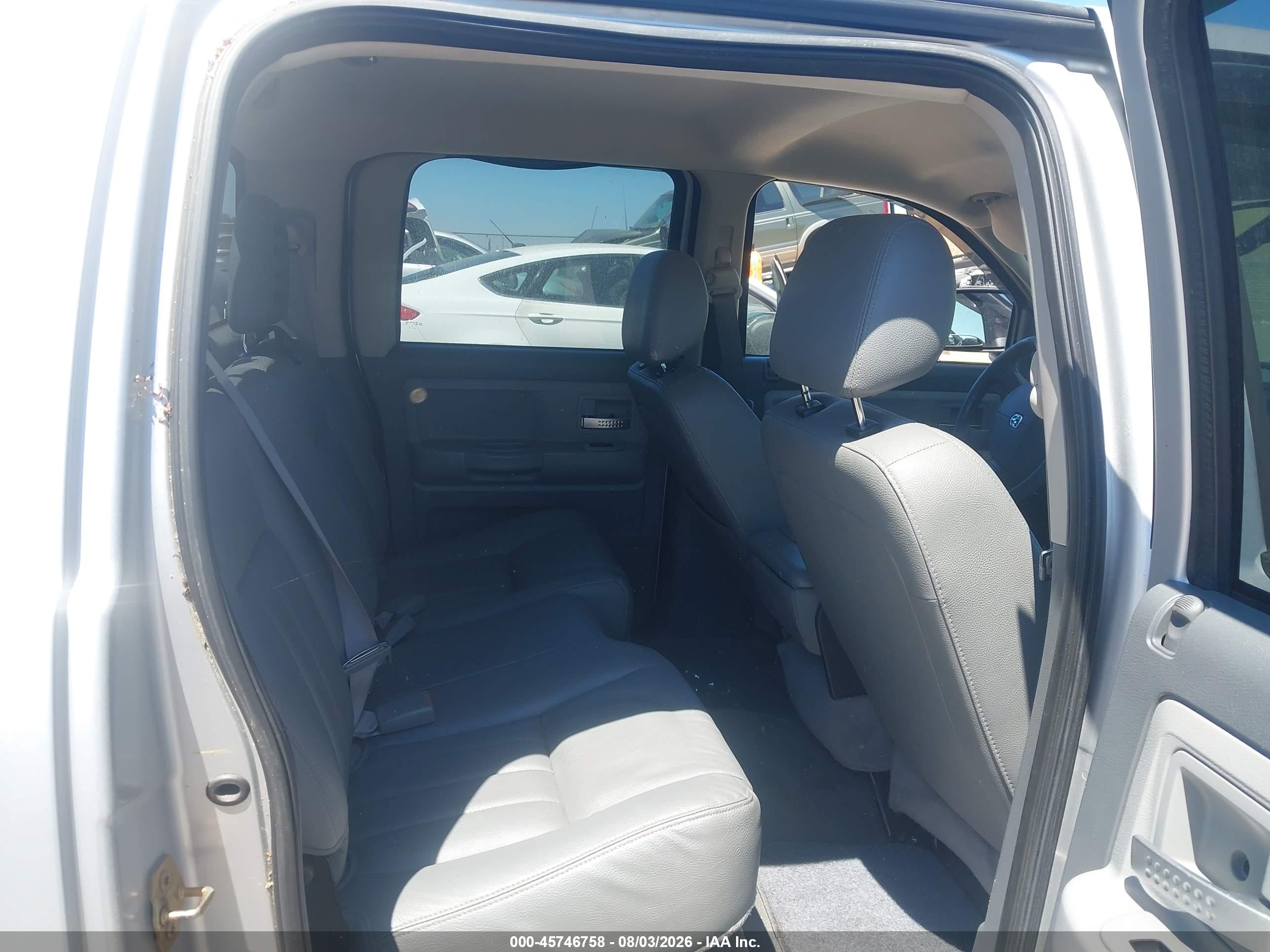 2005 Dodge Dakota Laramie Silver vin: 1D7HW58N45S214604
