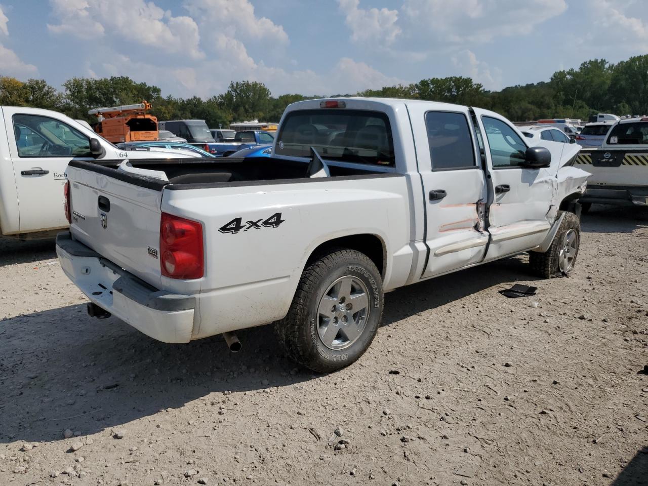 2005 Dodge Dakota Quad Laramie White vin: 1D7HW58N55S289845