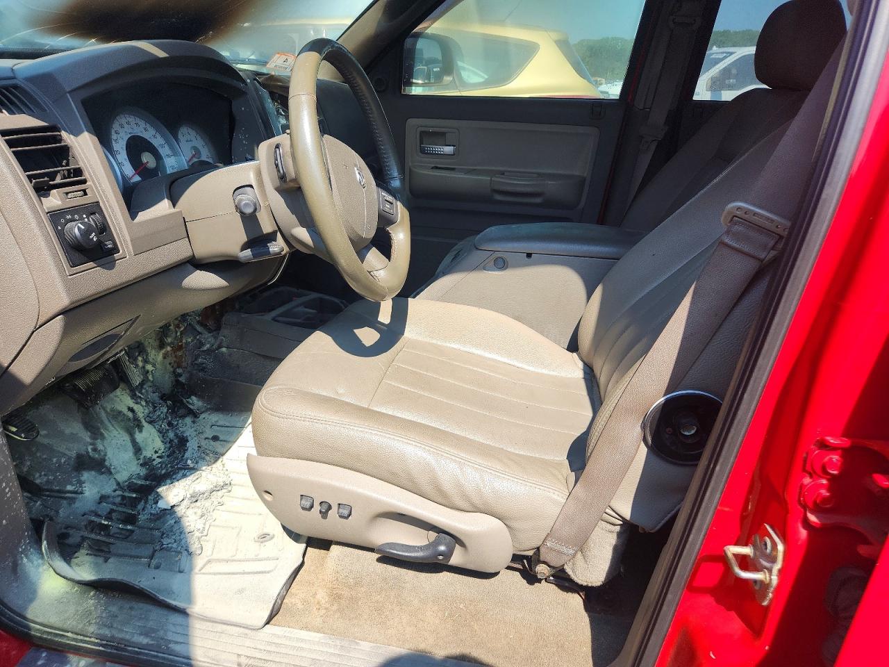 2005 Dodge Dakota Quad Laramie Red vin: 1D7HW58N85S152284