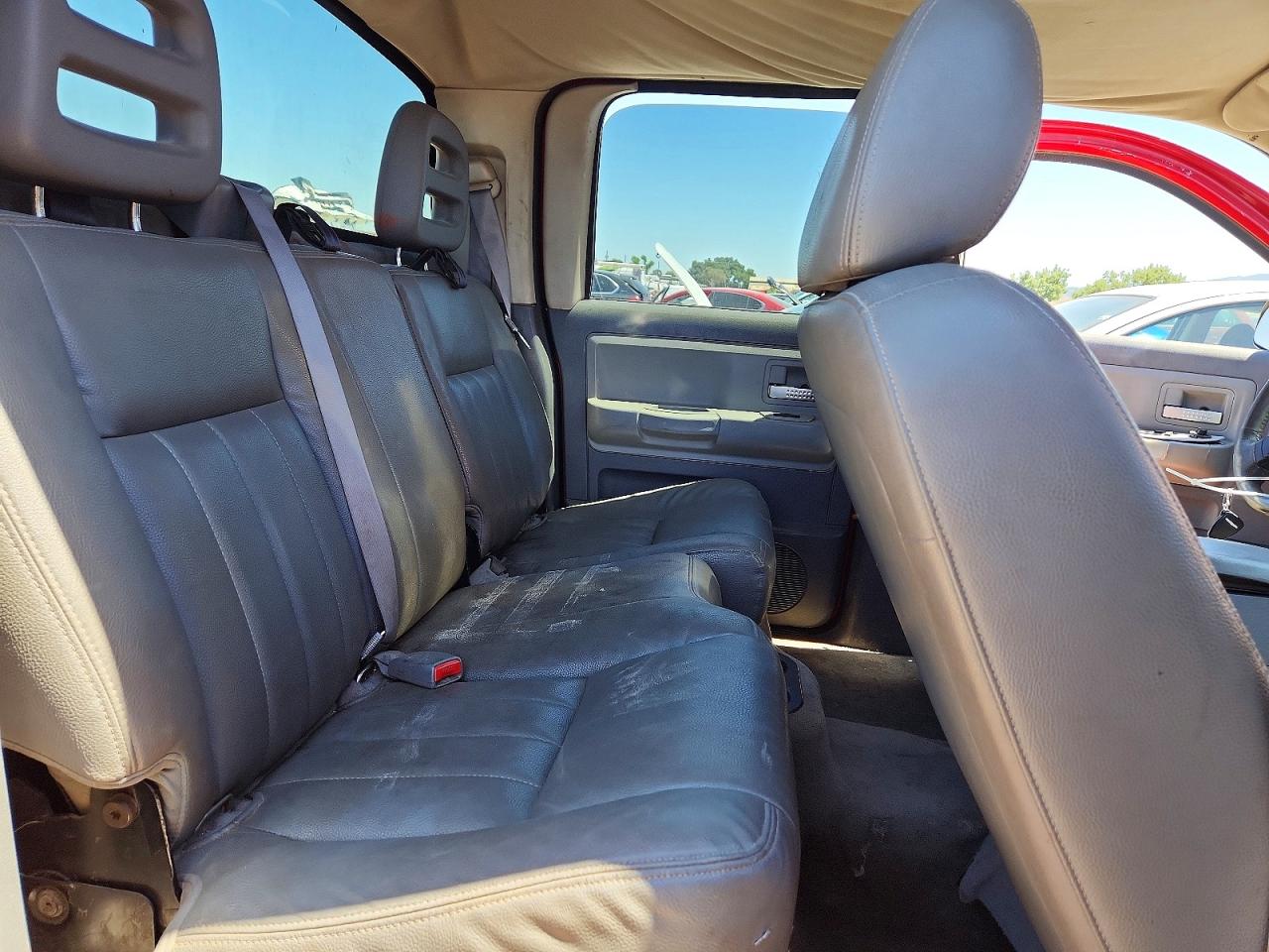 2005 Dodge Dakota Quad Laramie Red vin: 1D7HW58NX5S225591
