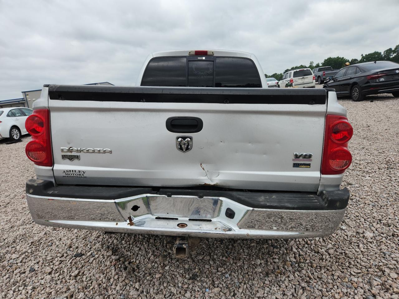 2008 Dodge Dakota Quad Laramie Silver vin: 1D7HW58NX8S602375