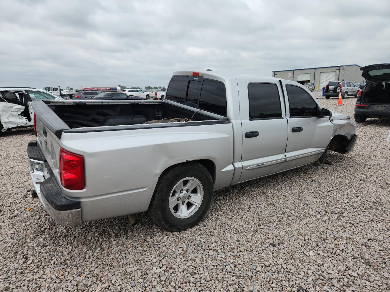 2008 Dodge Dakota Quad Laramie Silver vin: 1D7HW58NX8S602375