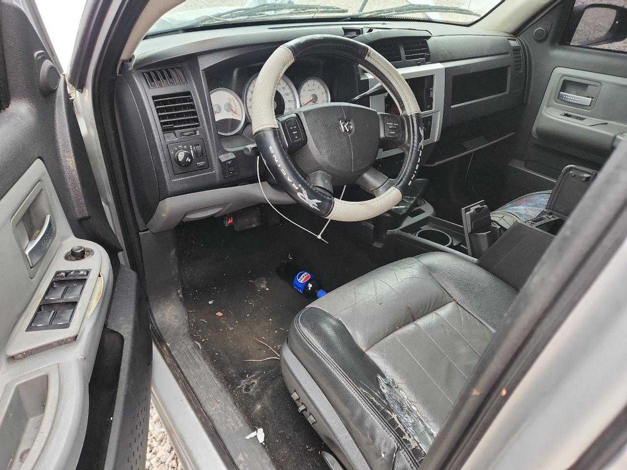 2008 Dodge Dakota Quad Laramie Silver vin: 1D7HW58NX8S602375