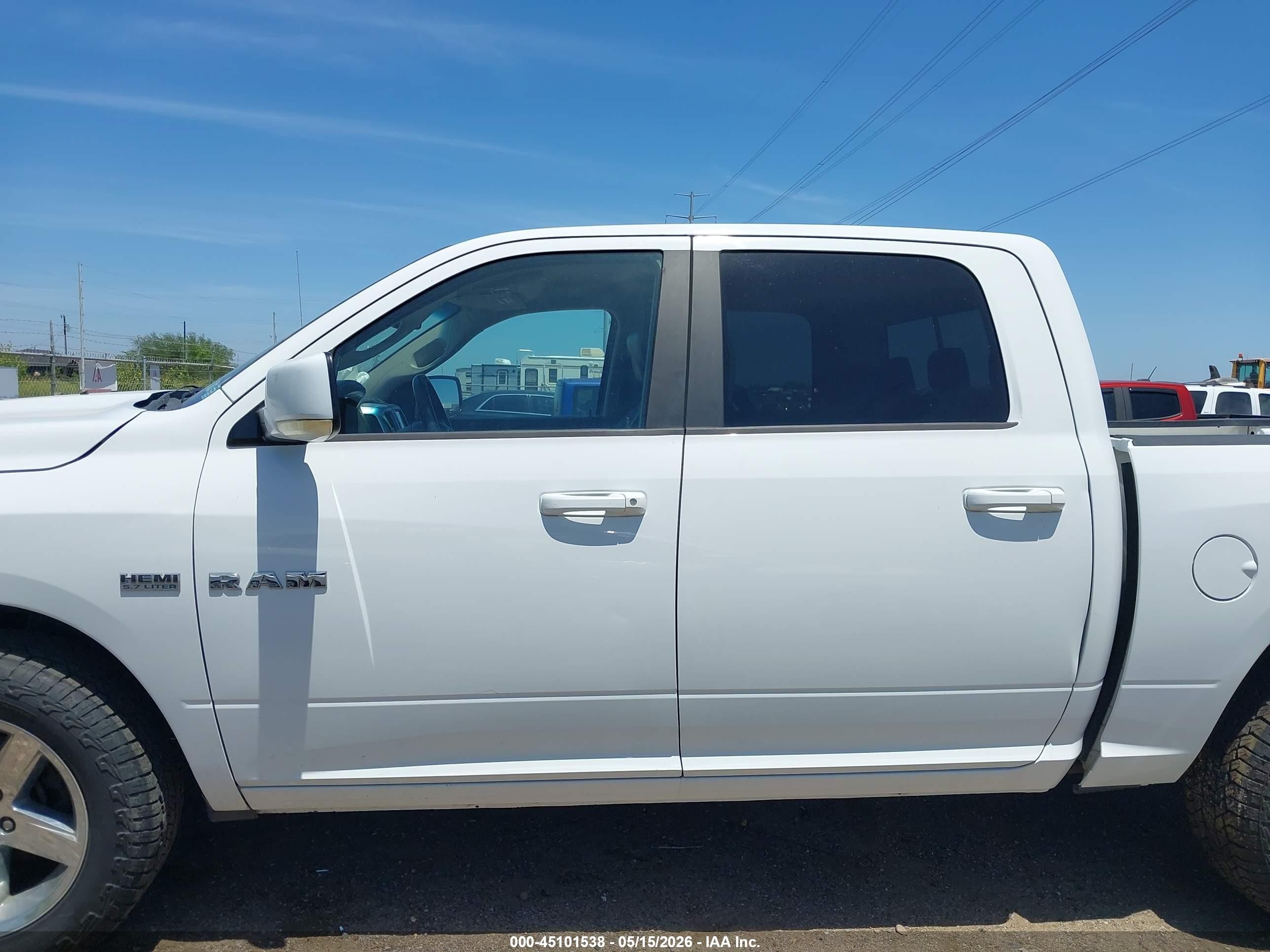 2010 Dodge Ram 1500 Slt/sport/trx White vin: 1D7RB1CT3AS176436