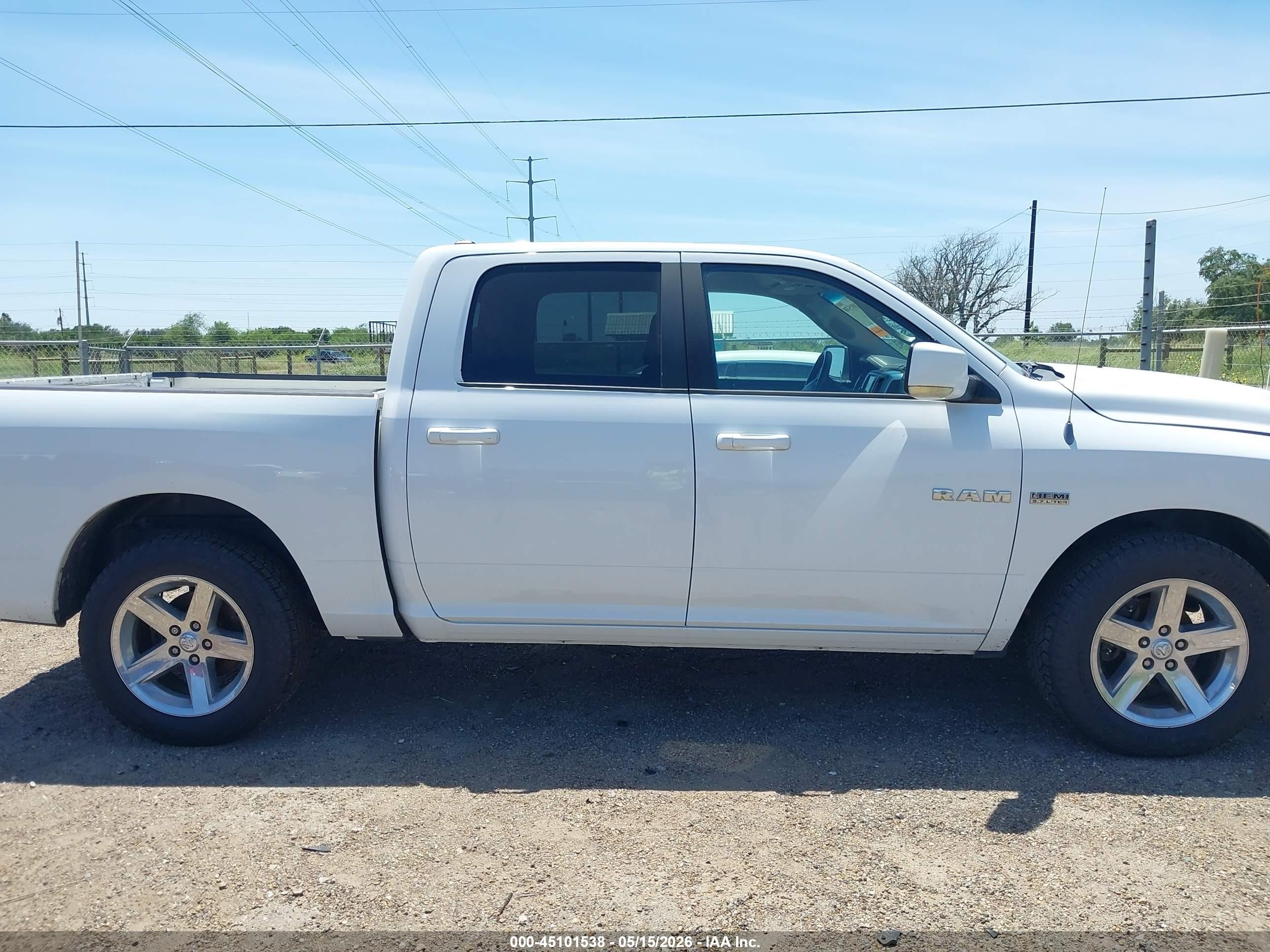 2010 Dodge Ram 1500 Slt/sport/trx White vin: 1D7RB1CT3AS176436