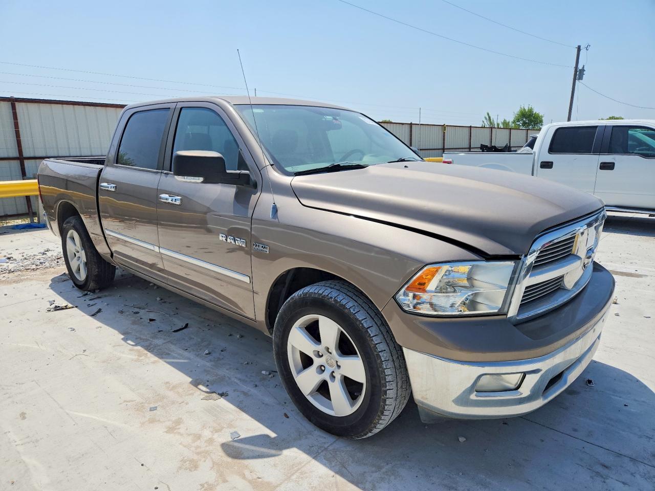2010 Dodge Ram 1500 Gold vin: 1D7RB1CT4AS248552