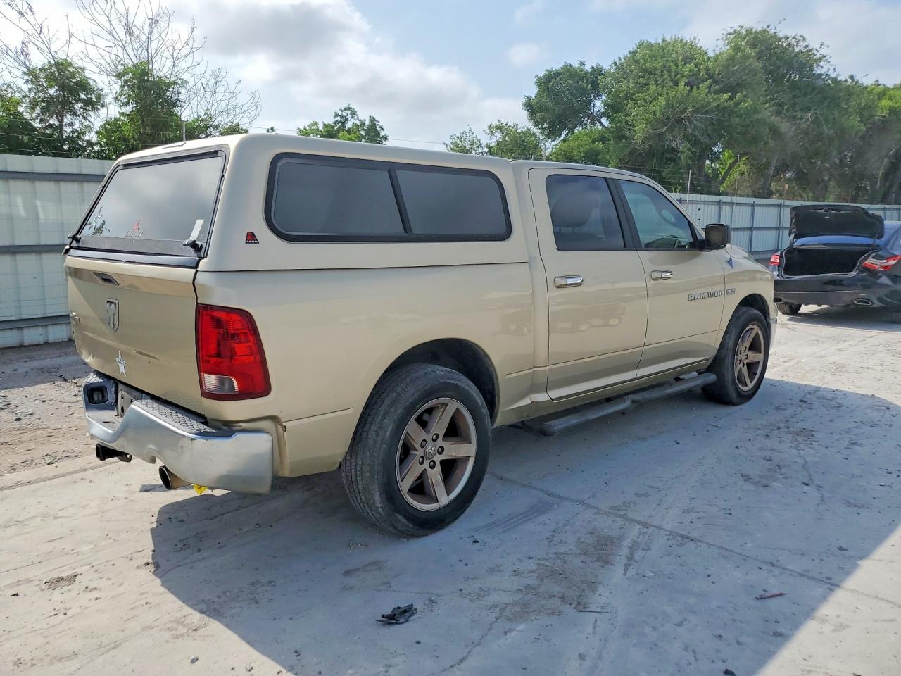 2011 Dodge Ram 1500 Gold vin: 1D7RB1CT5BS506398
