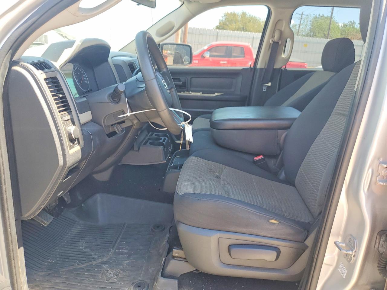 2011 Dodge Ram 1500 Серебряный vin: 1D7RB1CT6BS573964