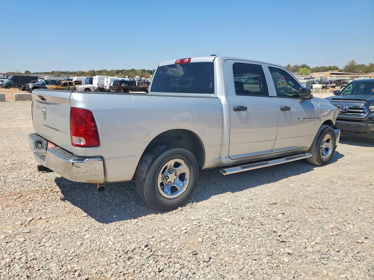 2011 Dodge Ram 1500 Серебряный vin: 1D7RB1CT6BS573964
