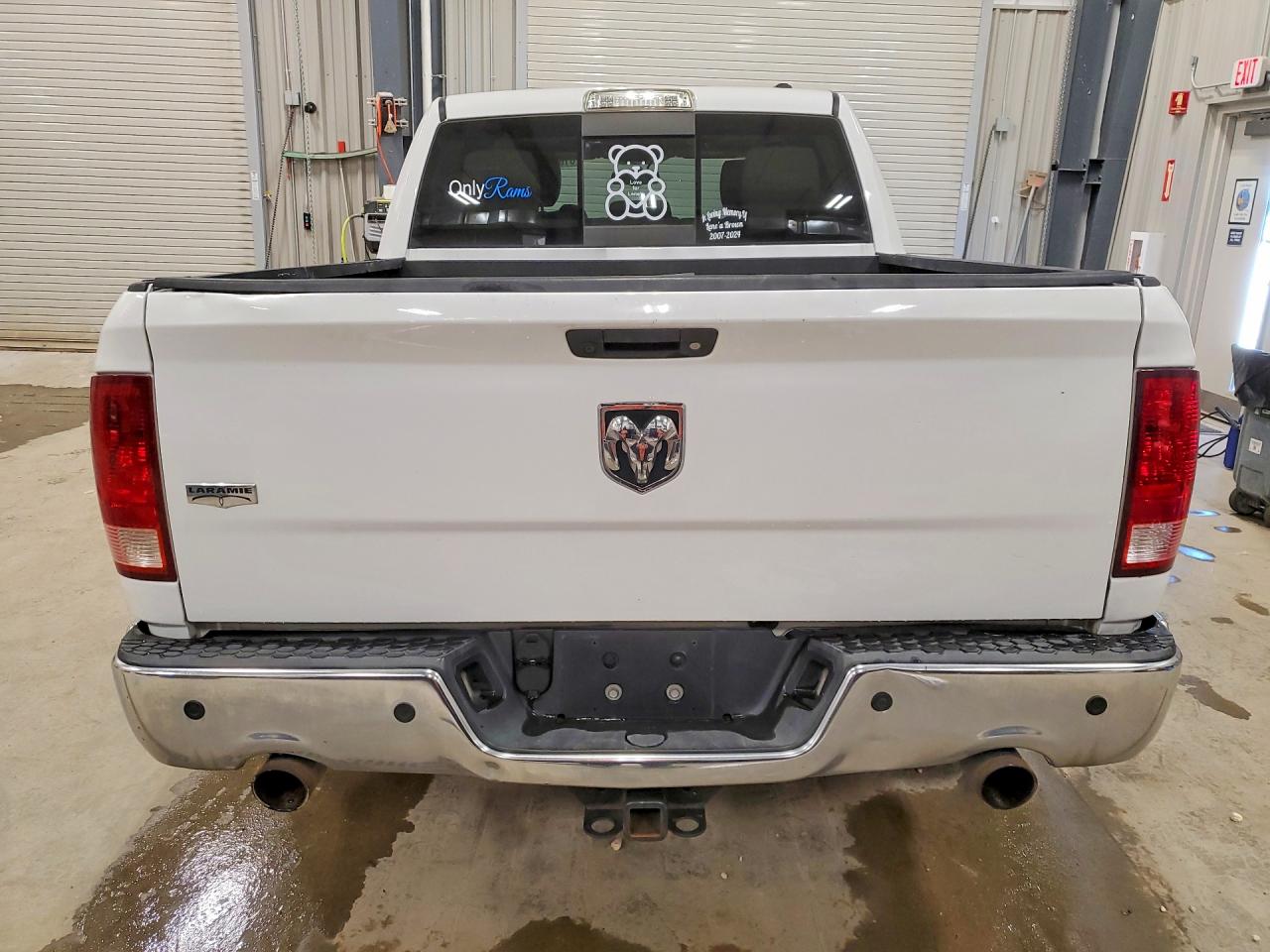 2011 Dodge Ram 1500 White vin: 1D7RB1CT8BS530422
