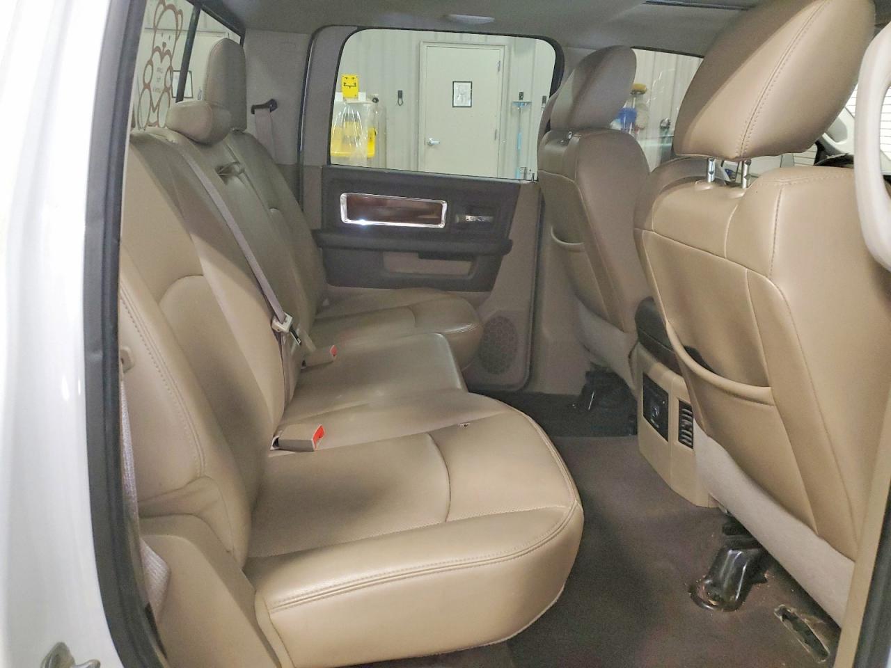 2011 Dodge Ram 1500 White vin: 1D7RB1CT8BS530422