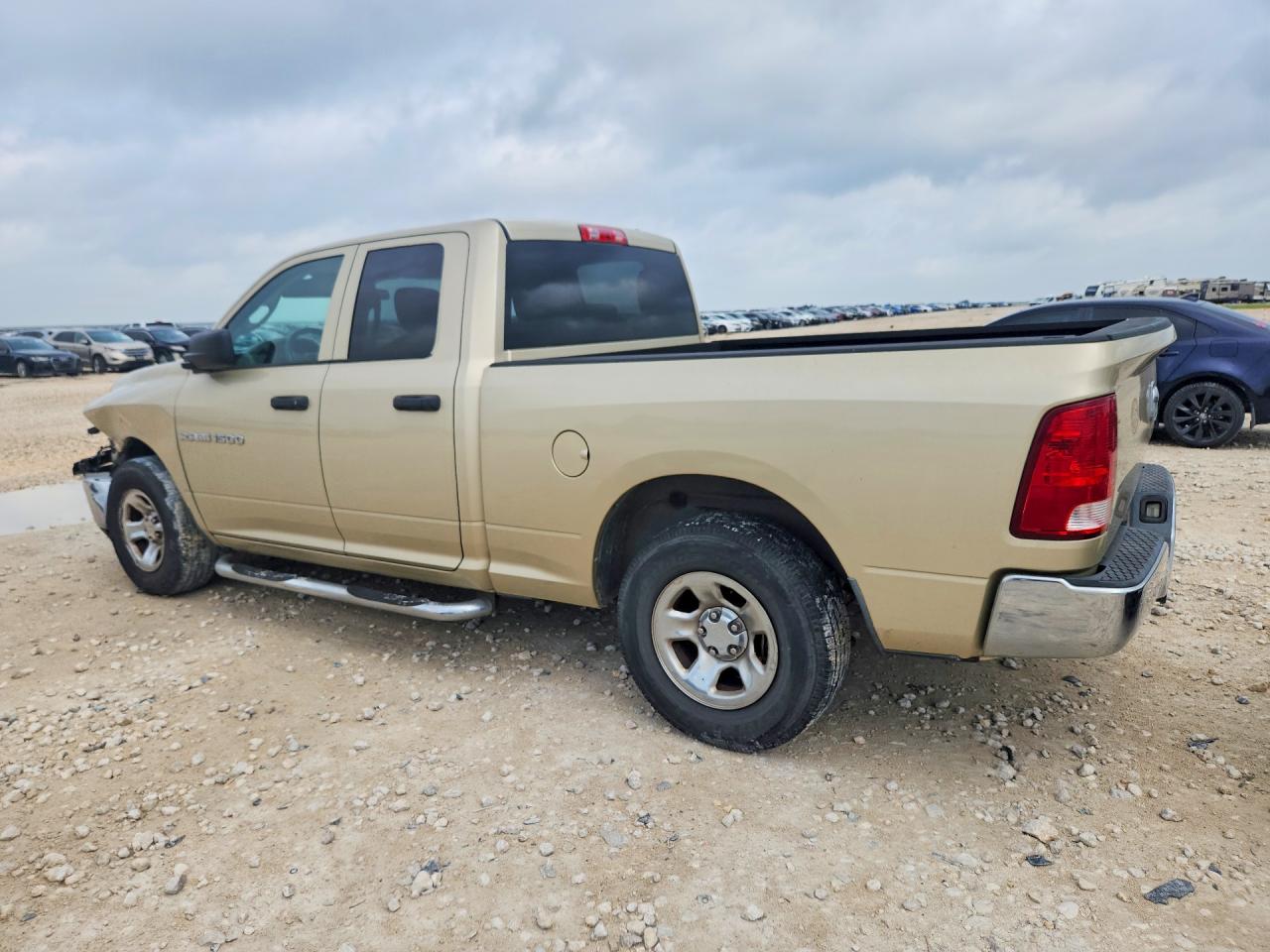 2011 Dodge Ram 1500 Золотой vin: 1D7RB1GK1BS702792
