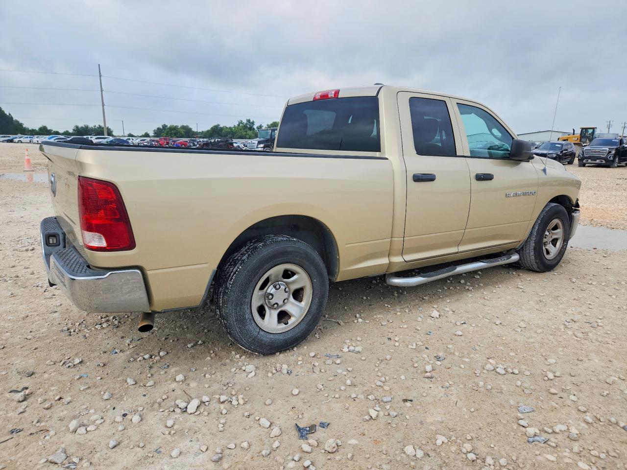 2011 Dodge Ram 1500 Золотой vin: 1D7RB1GK1BS702792