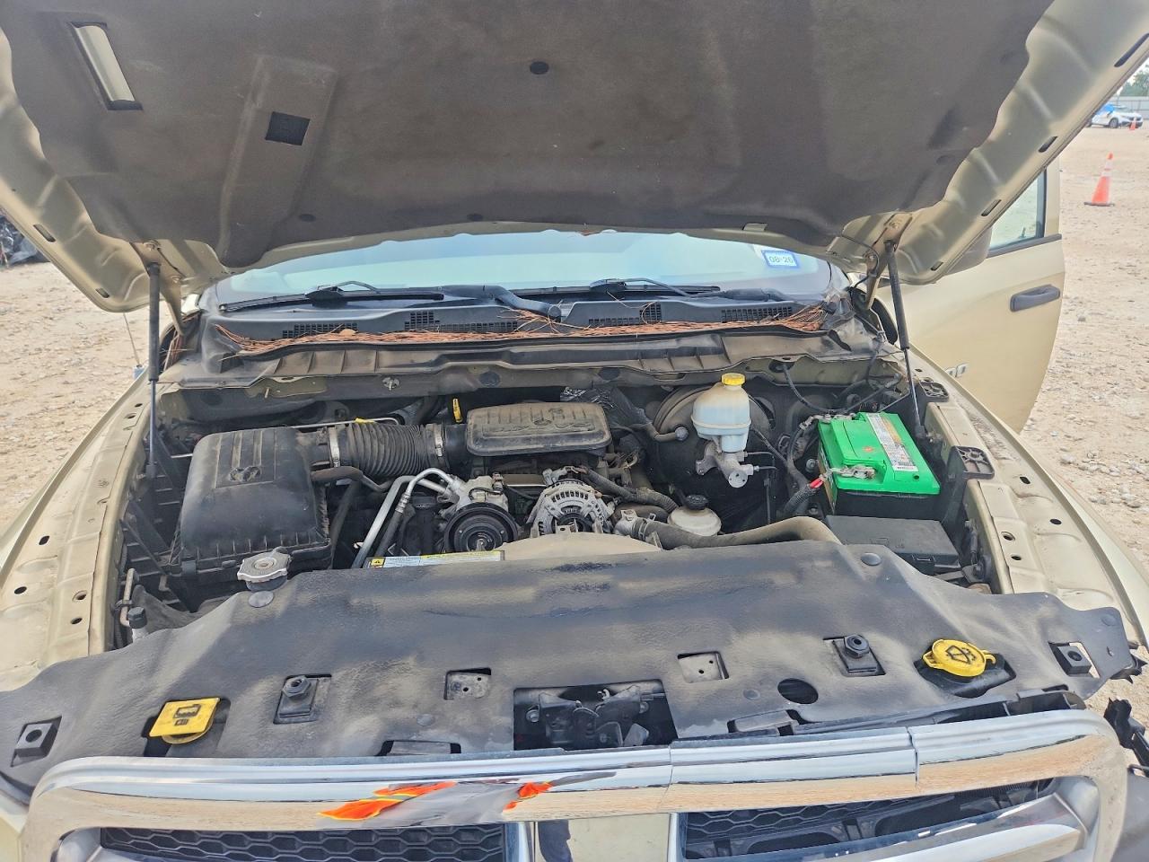 2011 Dodge Ram 1500 Золотой vin: 1D7RB1GK1BS702792