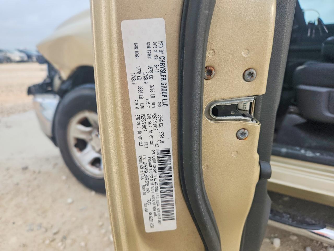 2011 Dodge Ram 1500 Золотой vin: 1D7RB1GK1BS702792