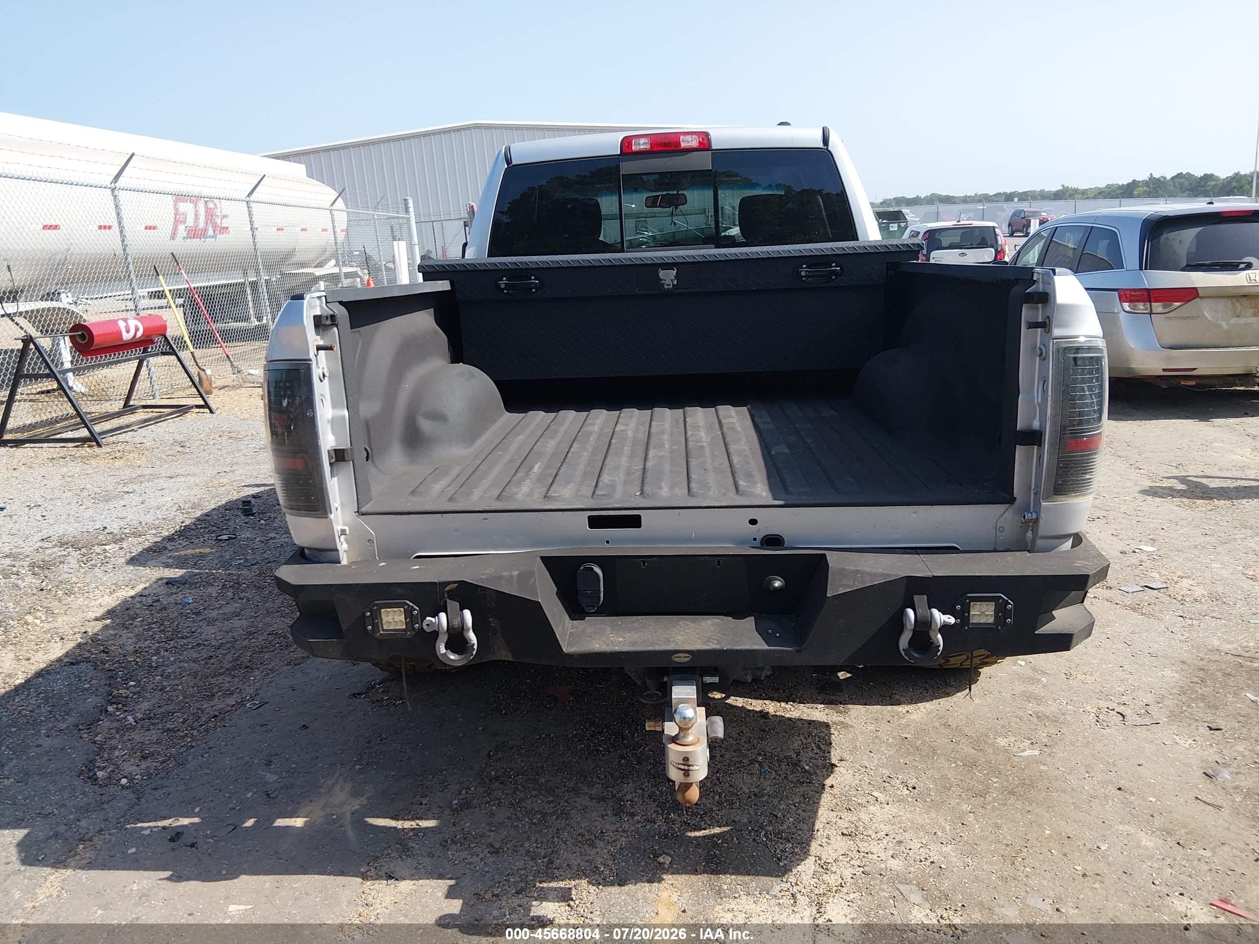 2010 Dodge Ram 1500 Slt/sport/trx Silver vin: 1D7RB1GP0AS249761