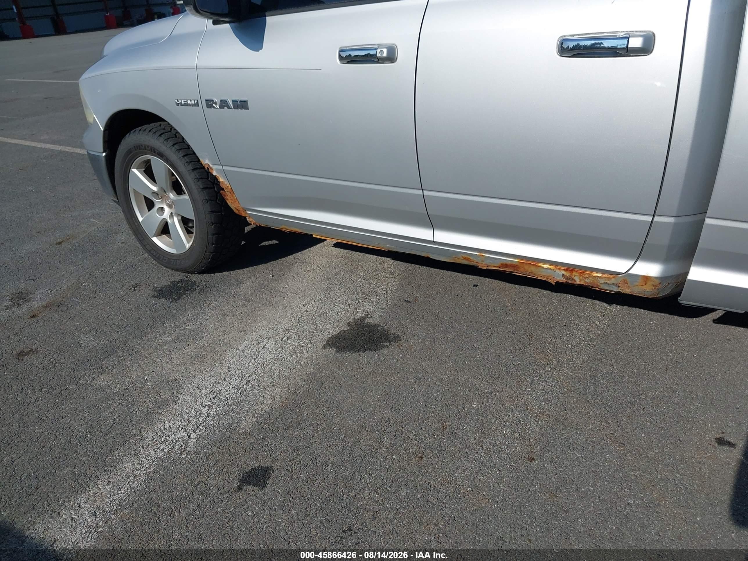 2010 Dodge Ram 1500 Slt/sport/trx Silver vin: 1D7RB1GT5AS112490