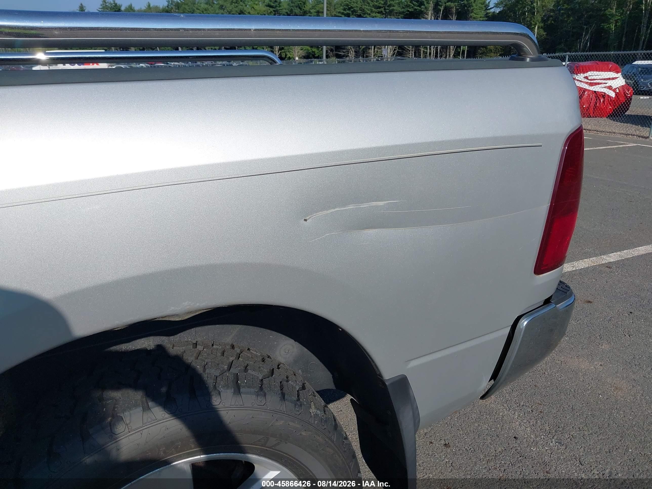 2010 Dodge Ram 1500 Slt/sport/trx Silver vin: 1D7RB1GT5AS112490