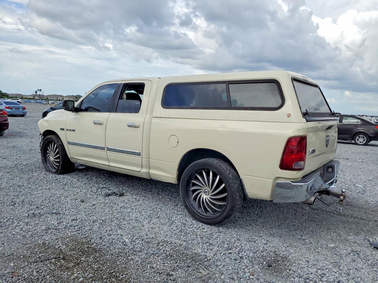 2010 Dodge Ram 1500 Cream vin: 1D7RB1GT9AS230574