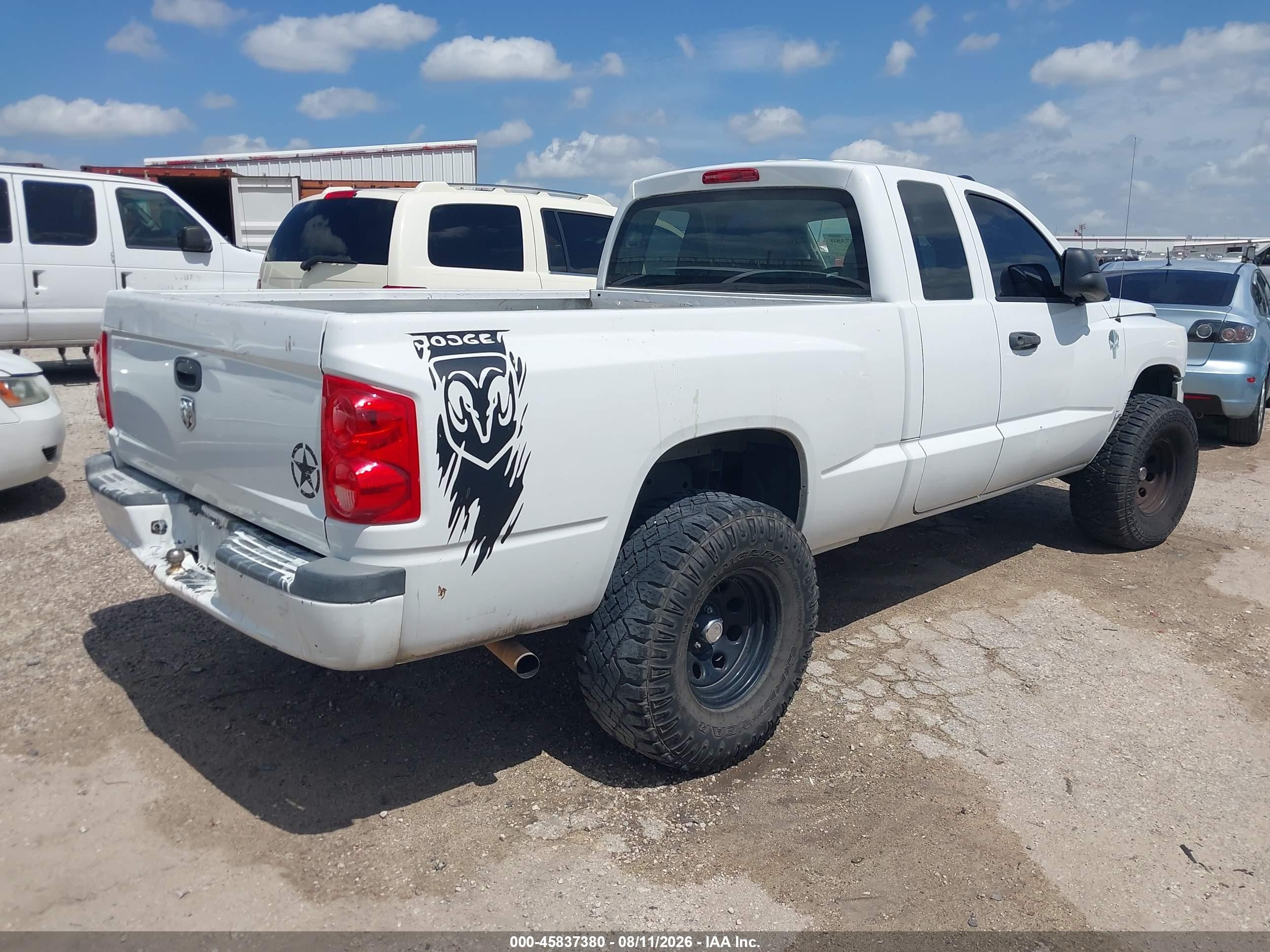 2011 Ram Dakota St White vin: 1D7RE2BKXBS586545